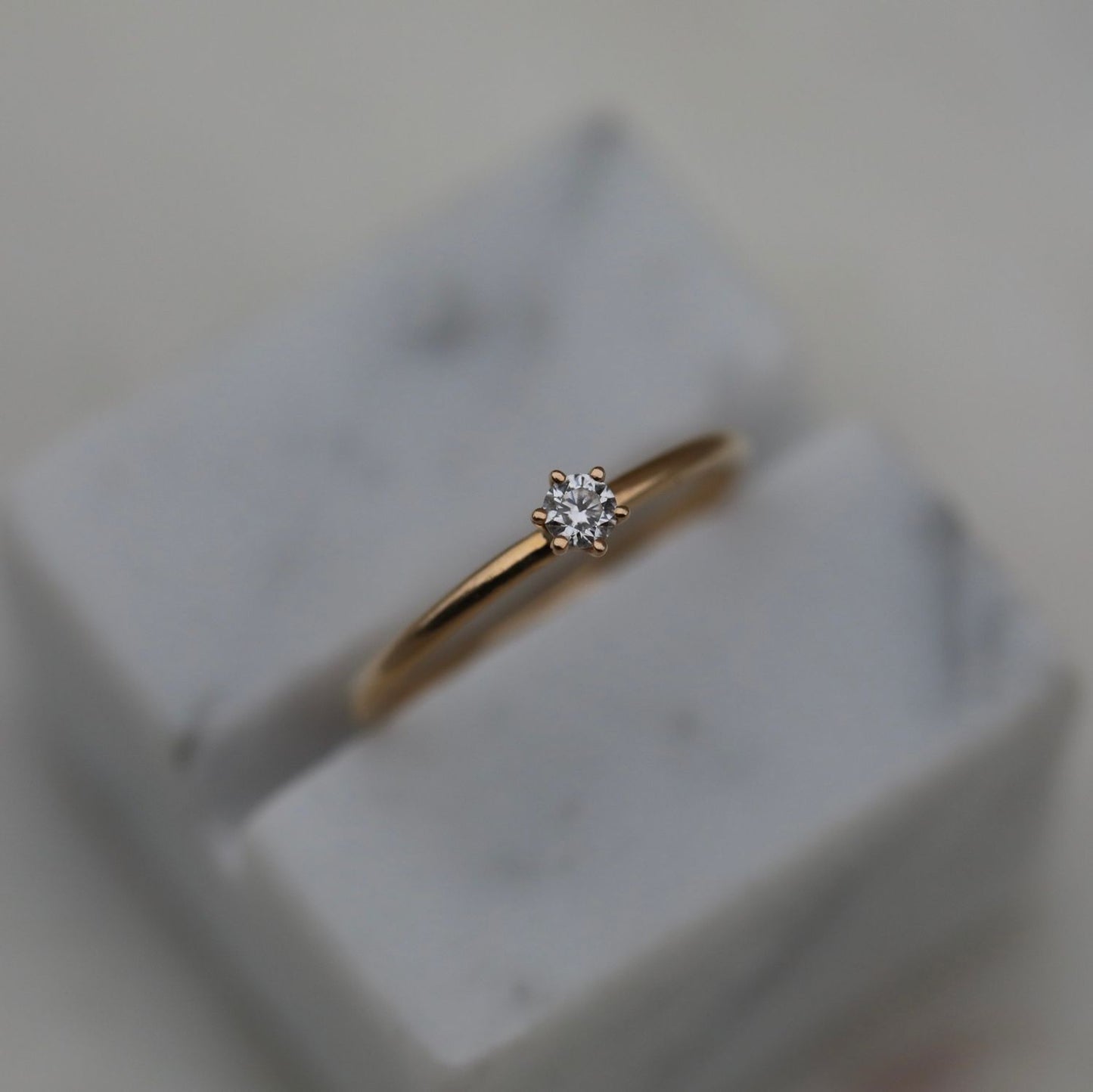 0.10 CT Round Solitaire CVD G/VS1 Diamond Engagement Ring